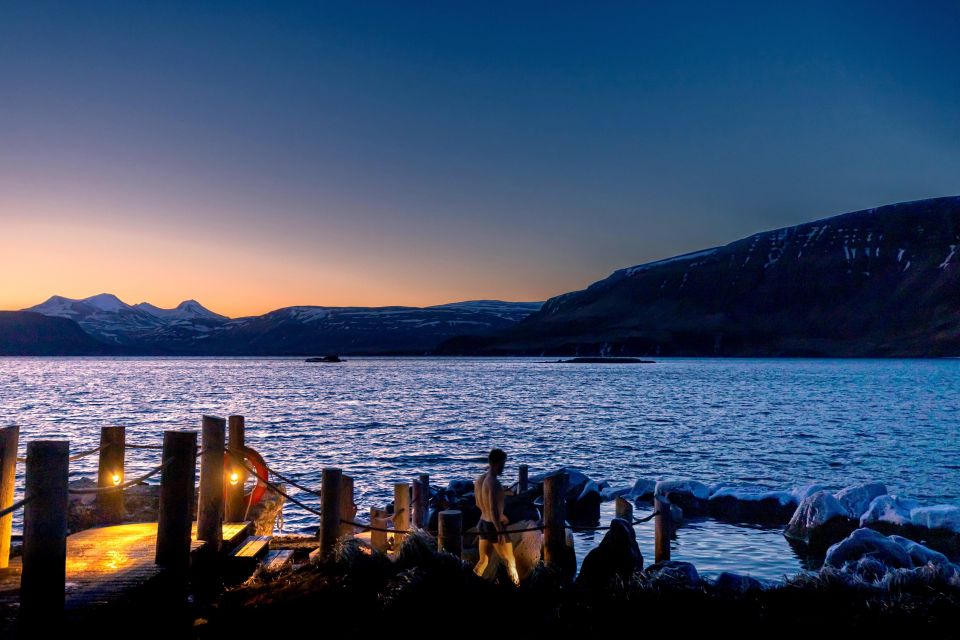 From Reykjavik: Hvammsvík Hot Spring with Transportation - Choosing your slot: day vs night and how it changes the mood