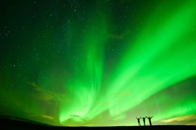Northern Lights Minibus Tour with Hot Cocoa, Blankets & Photos - Pickup timing by season: plan for a night shift