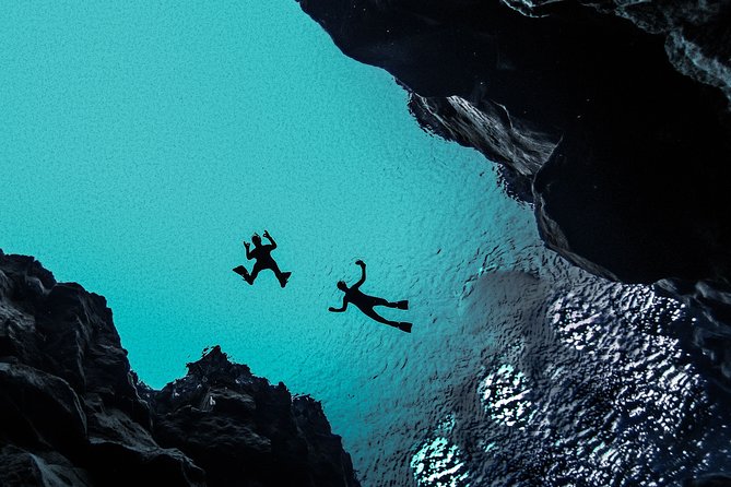 Silfra Drysuit Snorkeling Tour with Free Photos - From Reykjavik - Small group size: why max six matters in practice