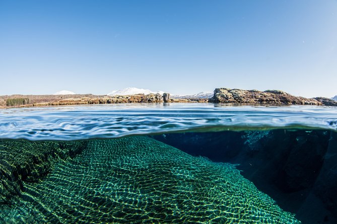 Silfra: Snorkeling Between Tectonic Plates - Meet on Location - Small-Group Service: Guides, Safety, and the Photo Moment