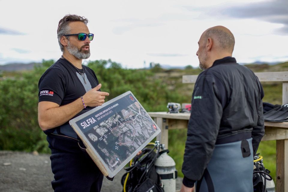 Silfra: Snorkeling Tour Between Tectonic Plates - Guides make the difference: hands-on fit and confidence